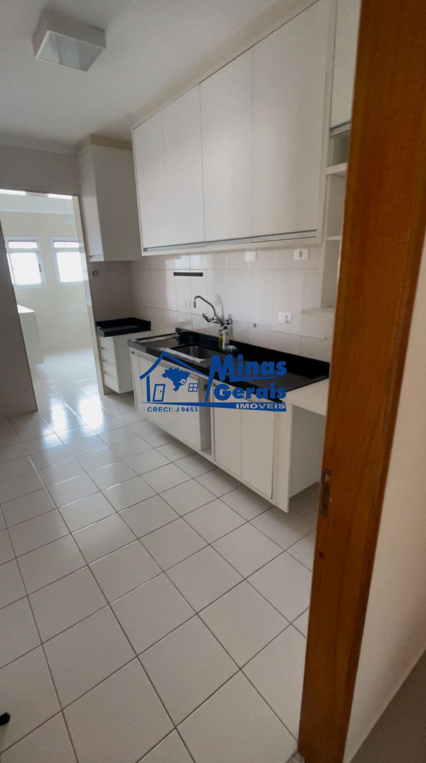 Apartamento à venda com 3 quartos, 125m² - Foto 1