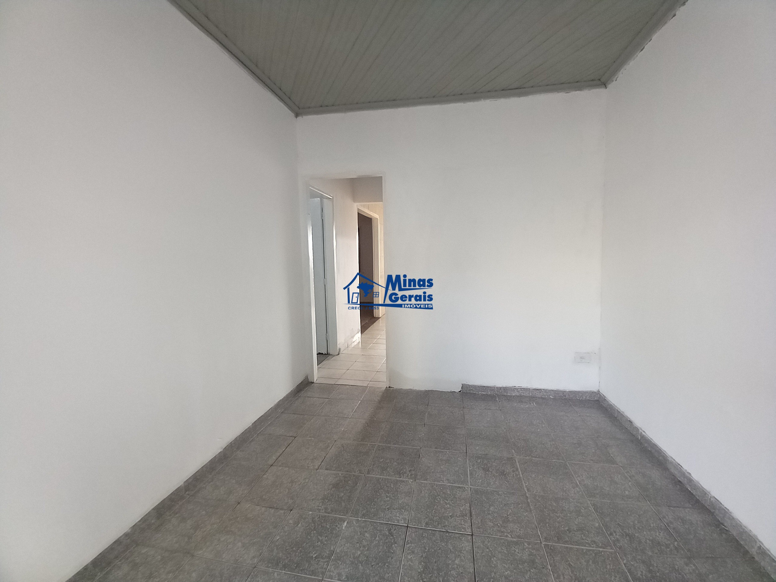 Casa à venda com 2 quartos, 80m² - Foto 4