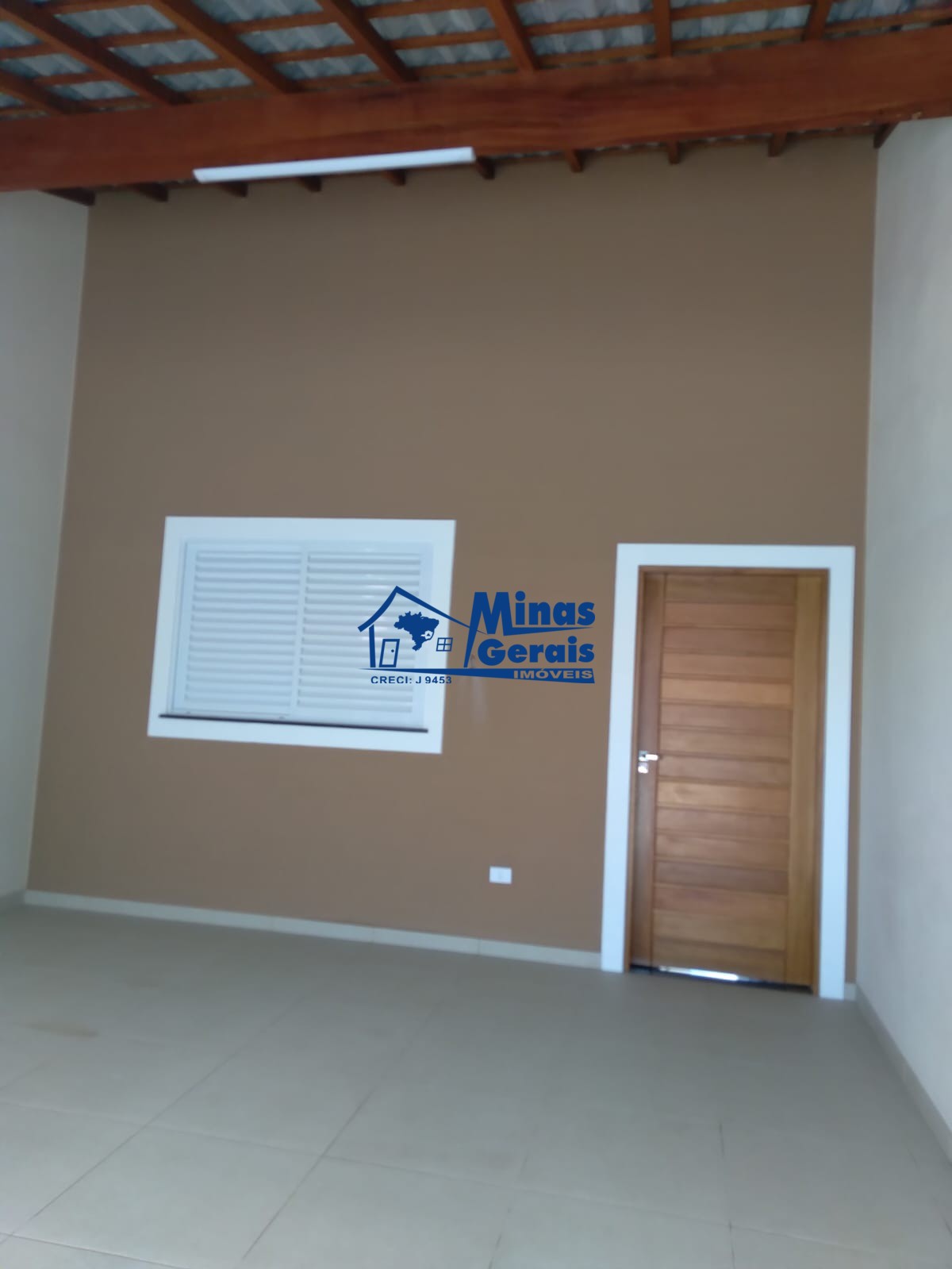 Casa à venda com 3 quartos, 100m² - Foto 1