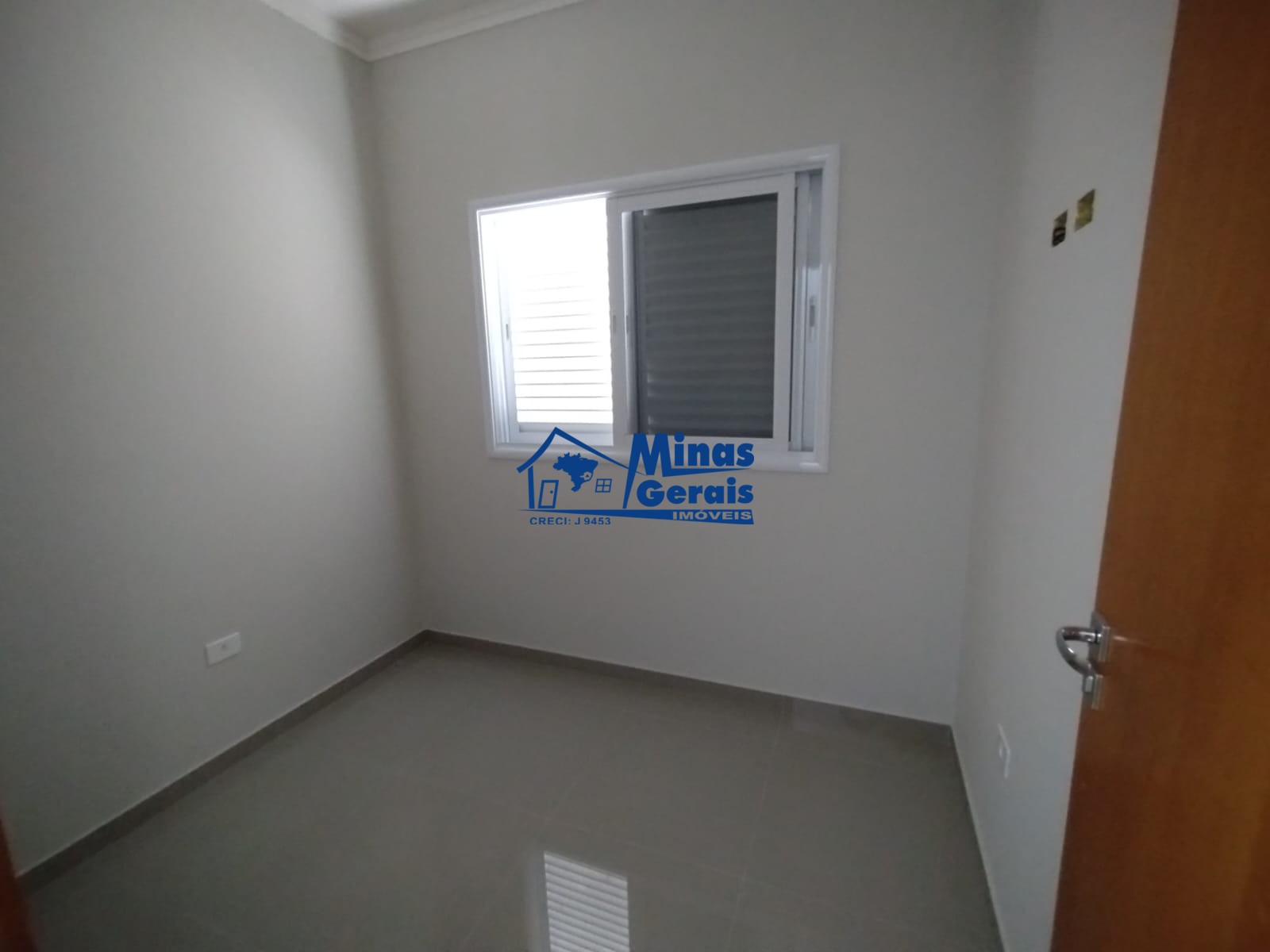 Casa à venda com 3 quartos, 100m² - Foto 4