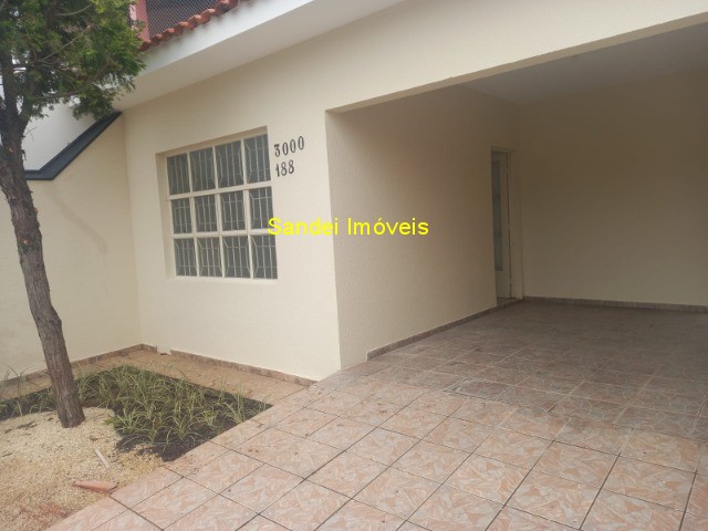 Casa à venda com 3 quartos, 175m² - Foto 1