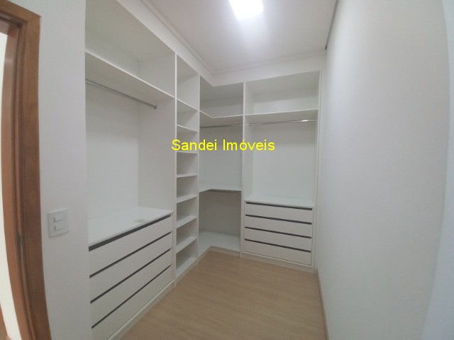 Casa de Condomínio para alugar com 3 quartos, 240m² - Foto 12