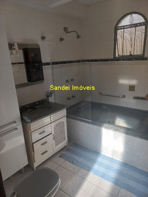 Casa à venda com 4 quartos, 220m² - Foto 25