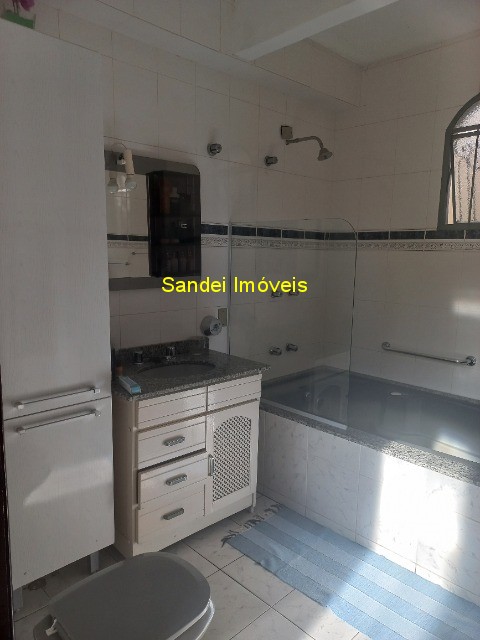 Casa à venda com 4 quartos, 220m² - Foto 22