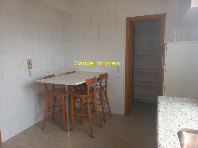 Apartamento para alugar com 3 quartos, 225m² - Foto 20