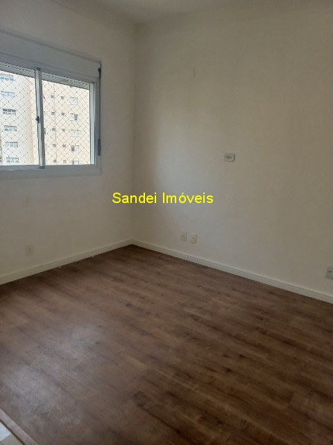 Apartamento para alugar com 3 quartos, 225m² - Foto 35