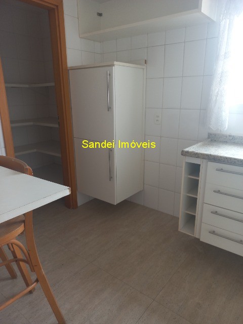 Apartamento para alugar com 3 quartos, 225m² - Foto 30