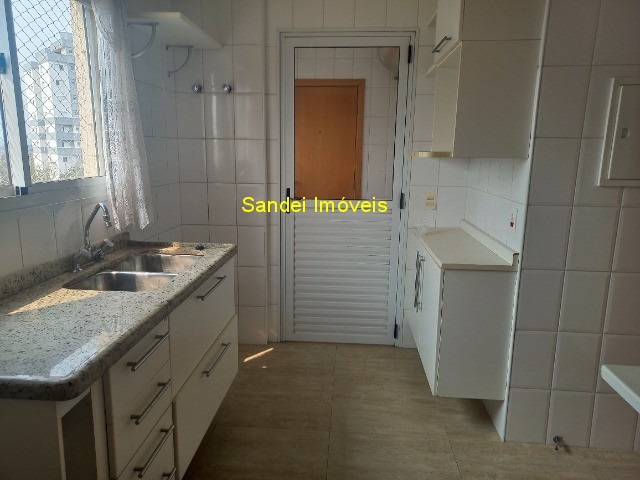 Apartamento para alugar com 3 quartos, 225m² - Foto 27