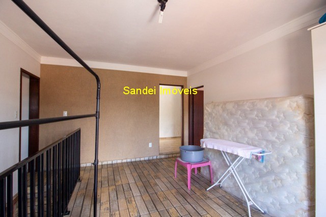 Casa à venda com 3 quartos, 300m² - Foto 10