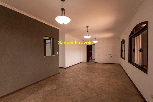 Casa para alugar com 3 quartos, 420m² - Foto 3