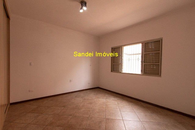 Casa para alugar com 3 quartos, 420m² - Foto 13