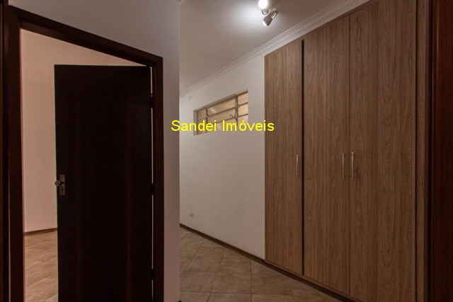 Casa para alugar com 3 quartos, 420m² - Foto 25