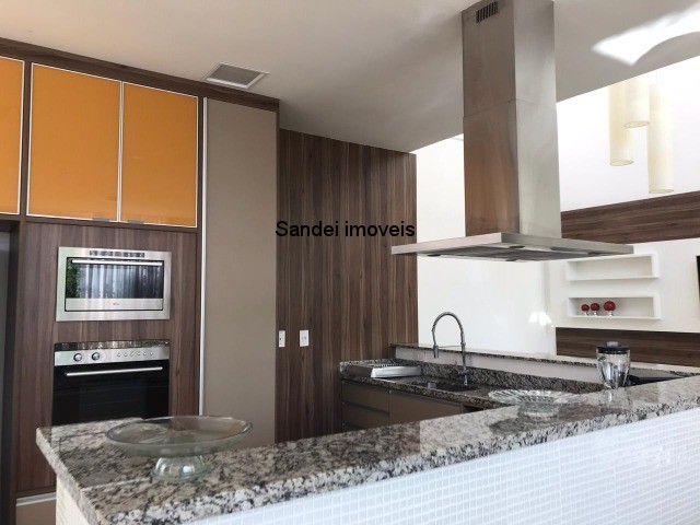 Casa de Condomínio à venda e aluguel com 4 quartos, 371m² - Foto 1
