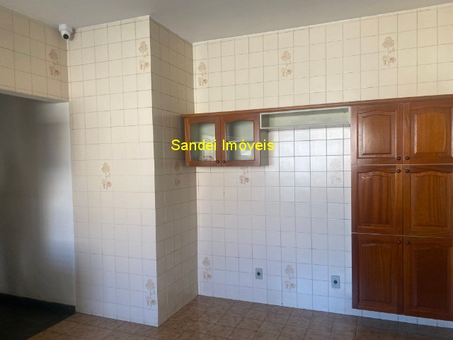 Casa à venda com 3 quartos, 300m² - Foto 4