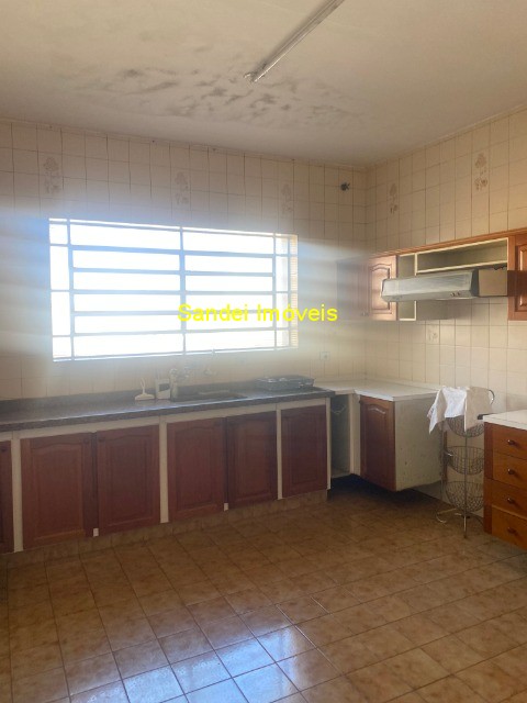 Casa à venda com 3 quartos, 300m² - Foto 9