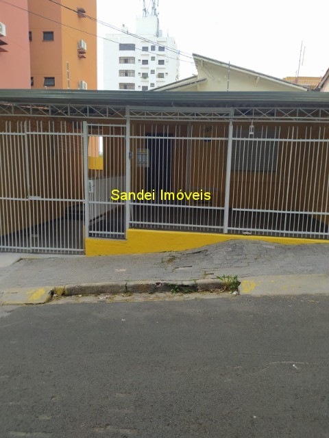 Casa à venda com 3 quartos, 133m² - Foto 1