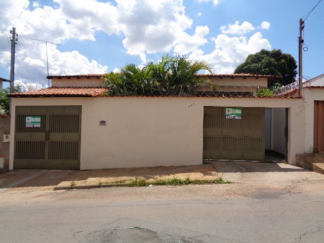 Casa para alugar com 3 quartos - Foto 1