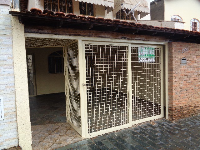 Casa, 3 quartos, 215 m² - Foto 1