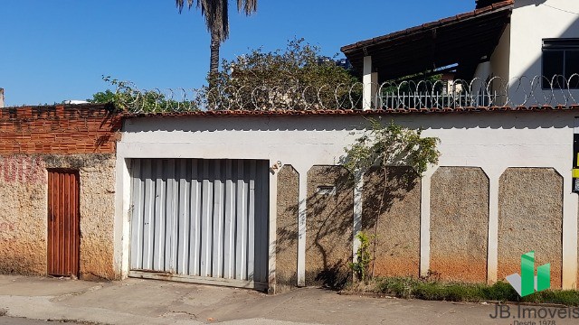 Casa à venda com 3 quartos - Foto 1