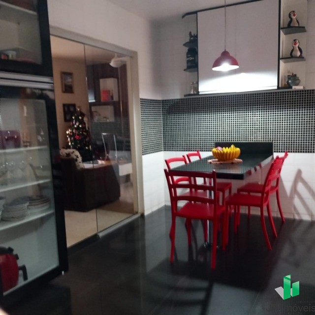 Casa à venda com 4 quartos, 360m² - Foto 14