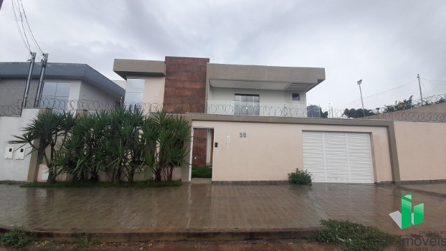 Casa à venda com 3 quartos, 300m² - Foto 1