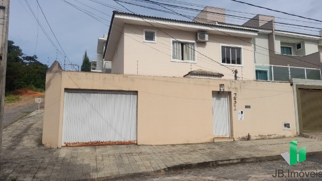 Casa à venda com 4 quartos, 300m² - Foto 2