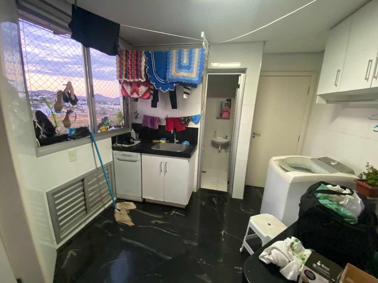 Apartamento à venda com 3 quartos, 137m² - Foto 2