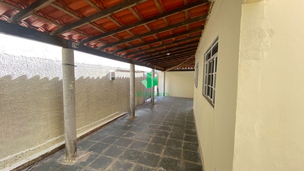 Casa à venda com 3 quartos, 200m² - Foto 2