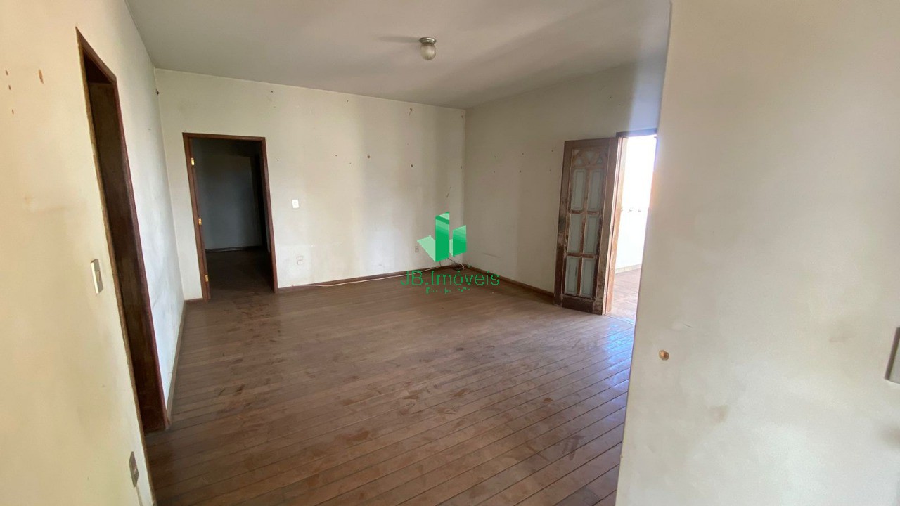 Casa à venda e aluguel com 4 quartos, 420m² - Foto 2