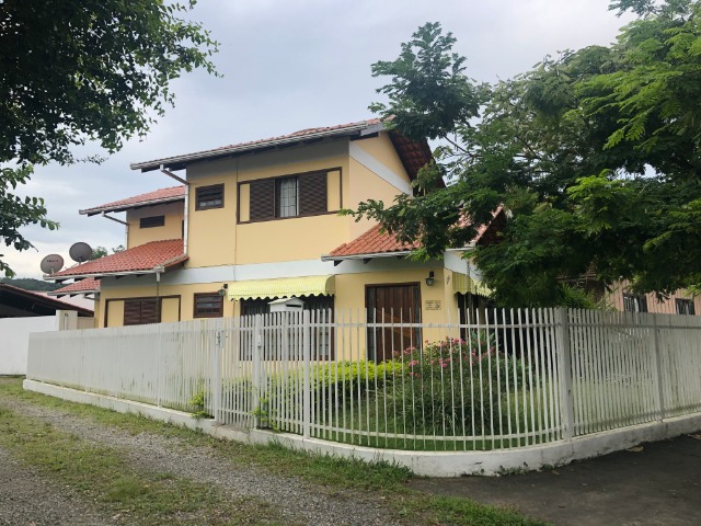 Casa para alugar  no Bucarein - Joinville, SC. Imóveis
