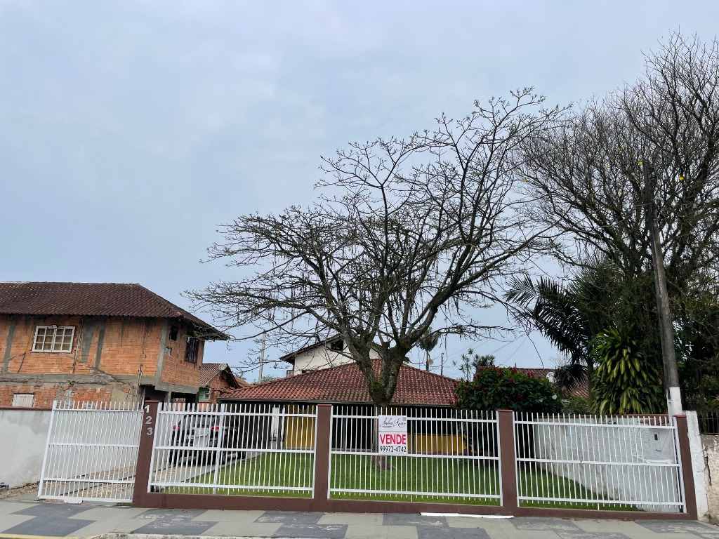 Casa à venda  no Comasa - Joinville, SC. Imóveis