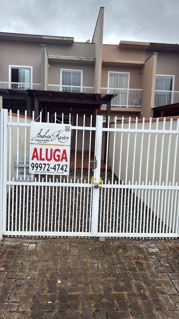Casa para alugar  no Adhemar Garcia - Joinville, SC. Imóveis
