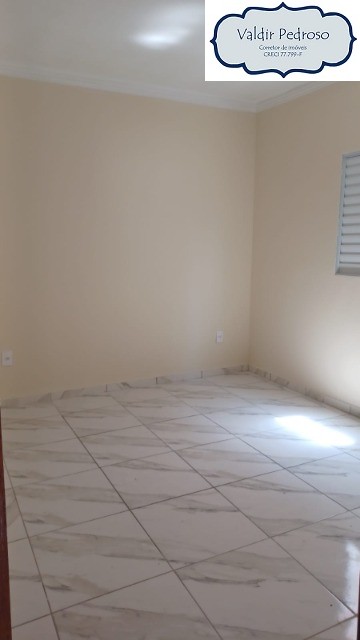 Casa à venda com 2 quartos, 150m² - Foto 2