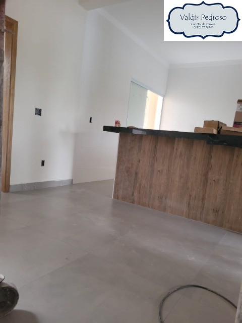 Casa à venda com 3 quartos, 150m² - Foto 1