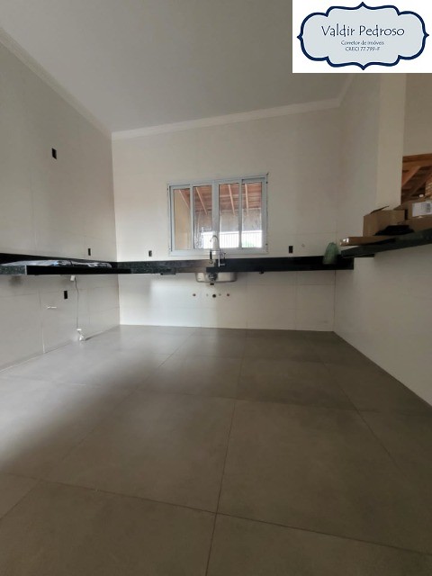 Casa à venda com 3 quartos, 150m² - Foto 2