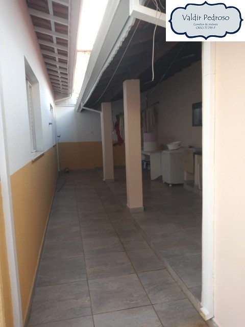 Casa para alugar com 3 quartos, 300m² - Foto 13