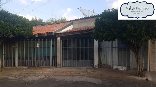 Casa à venda com 6 quartos, 196m² - Foto 1