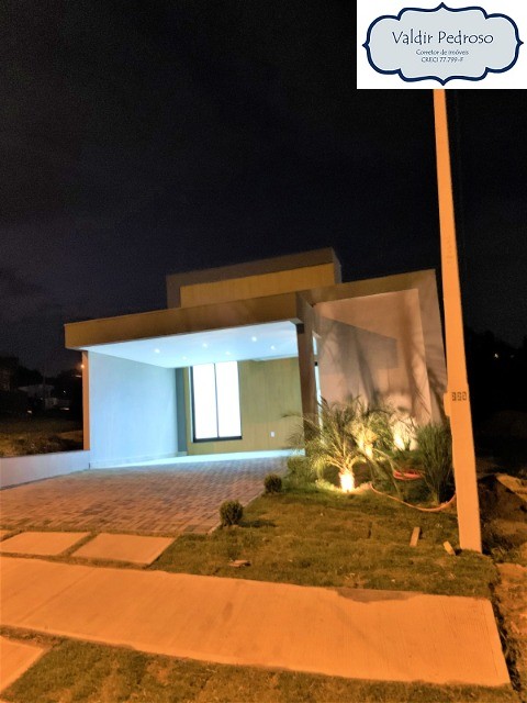 Casa de Condomínio à venda com 3 quartos, 255m² - Foto 1