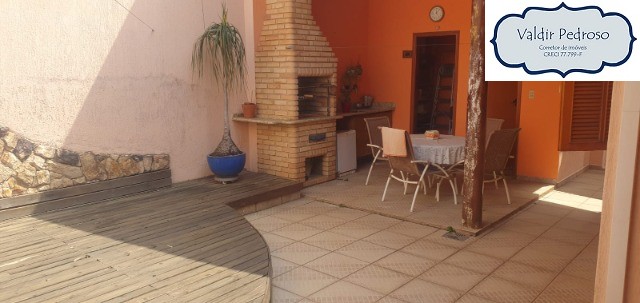 Casa à venda com 3 quartos, 250m² - Foto 1