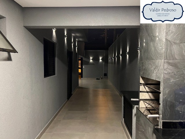 Casa à venda com 3 quartos, 150m² - Foto 1