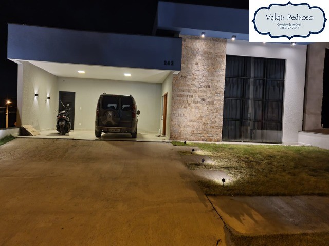 Casa de Condomínio à venda com 3 quartos, 300m² - Foto 2