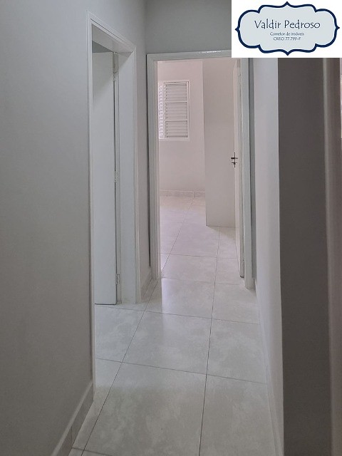 Casa à venda com 3 quartos, 250m² - Foto 2