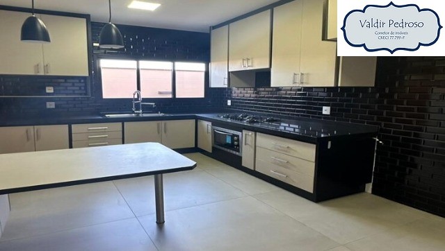 Casa de Condomínio à venda e aluguel com 3 quartos, 300m² - Foto 1