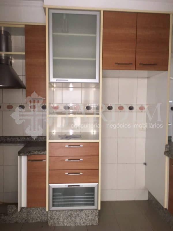 Sobrado à venda e aluguel com 3 quartos, 270m² - Foto 3