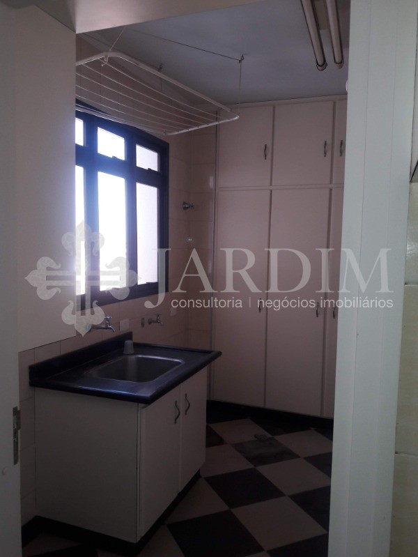 Apartamento à venda com 4 quartos, 240m² - Foto 17