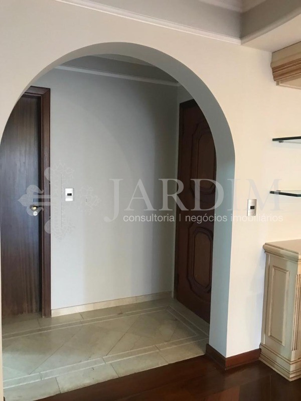 Apartamento à venda com 3 quartos, 190m² - Foto 4