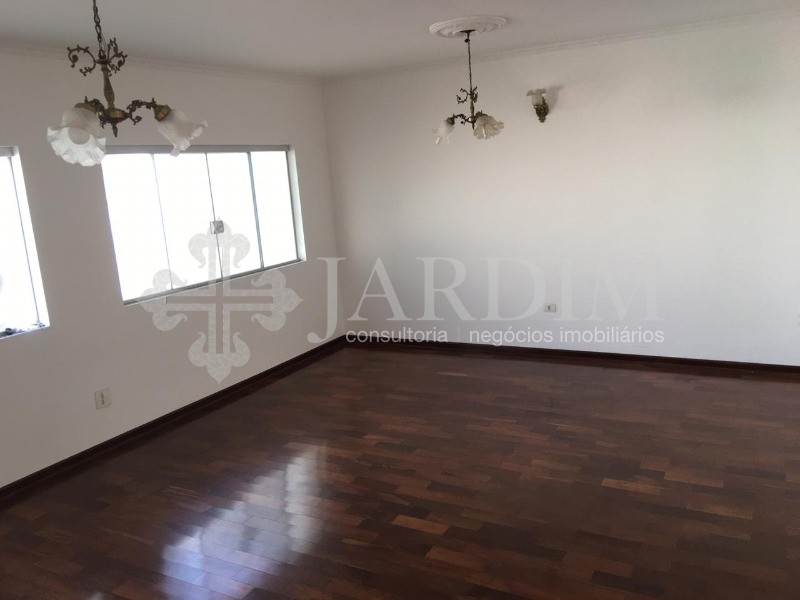 Casa para alugar com 3 quartos, 300m² - Foto 4