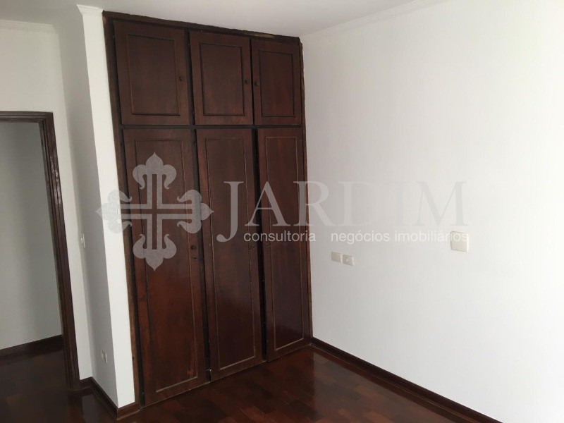 Casa para alugar com 3 quartos, 300m² - Foto 17