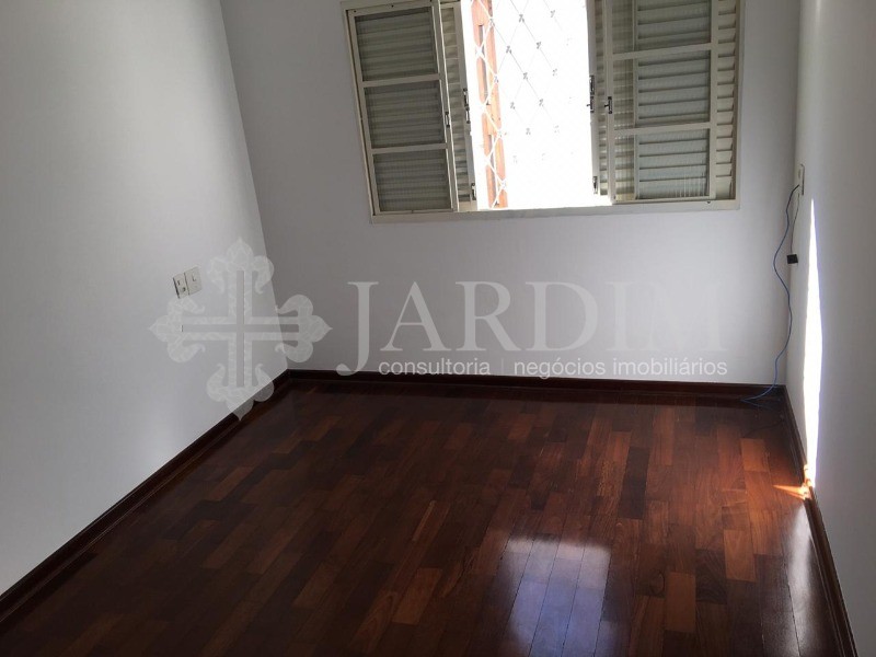 Casa para alugar com 3 quartos, 300m² - Foto 18