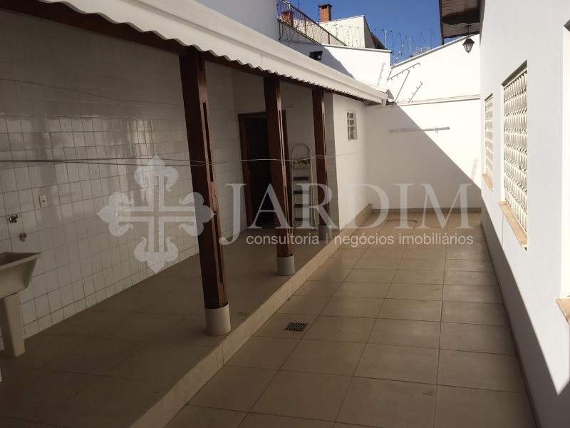 Casa para alugar com 3 quartos, 300m² - Foto 28